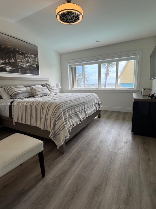 For Rent: $4,300 (2 beds, 2 baths, 1186 Square Feet)