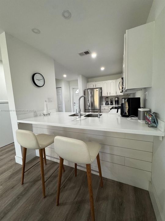 For Rent: $4,300 (2 beds, 2 baths, 1186 Square Feet)