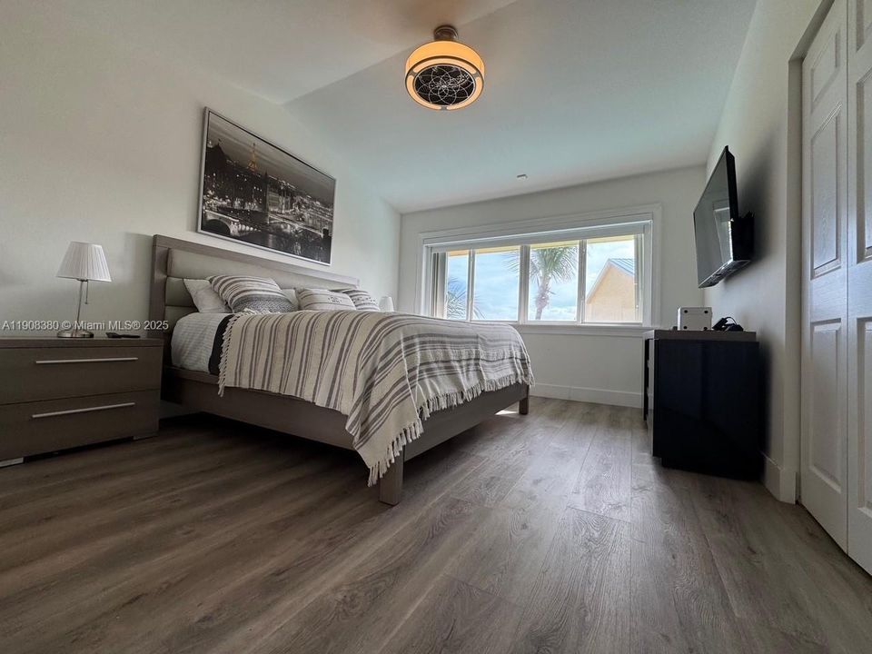 For Rent: $4,300 (2 beds, 2 baths, 1186 Square Feet)