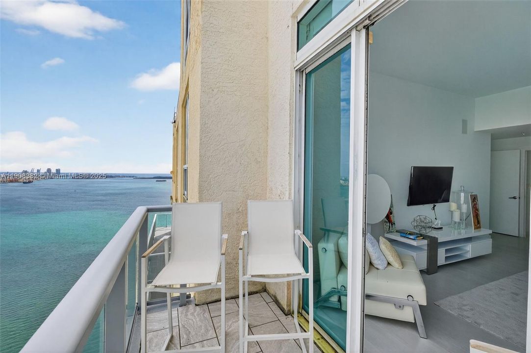 Под контрактом: $10,000 (3 спален, 3 ванн, 1900 Квадратных фут)