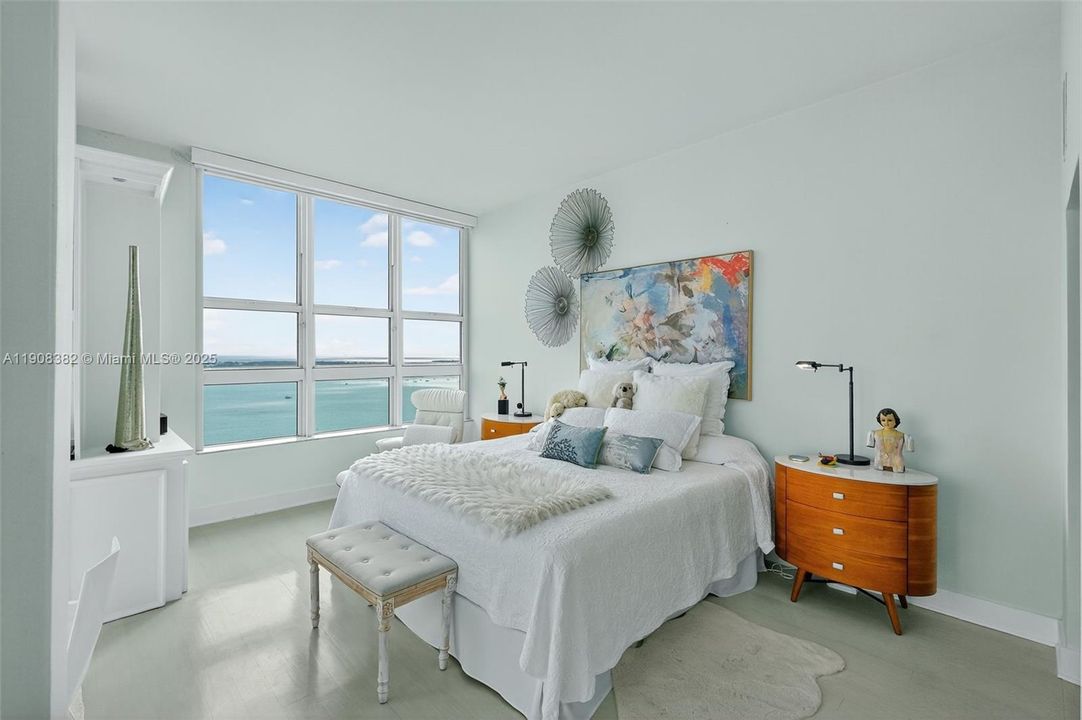 Под контрактом: $10,000 (3 спален, 3 ванн, 1900 Квадратных фут)