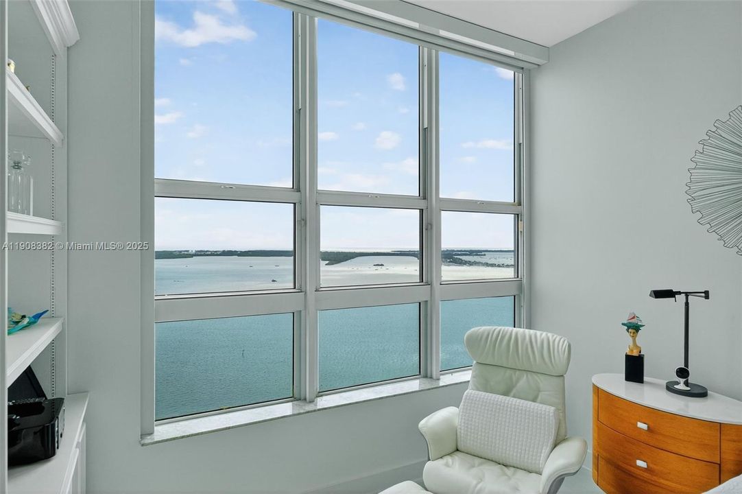 Под контрактом: $10,000 (3 спален, 3 ванн, 1900 Квадратных фут)