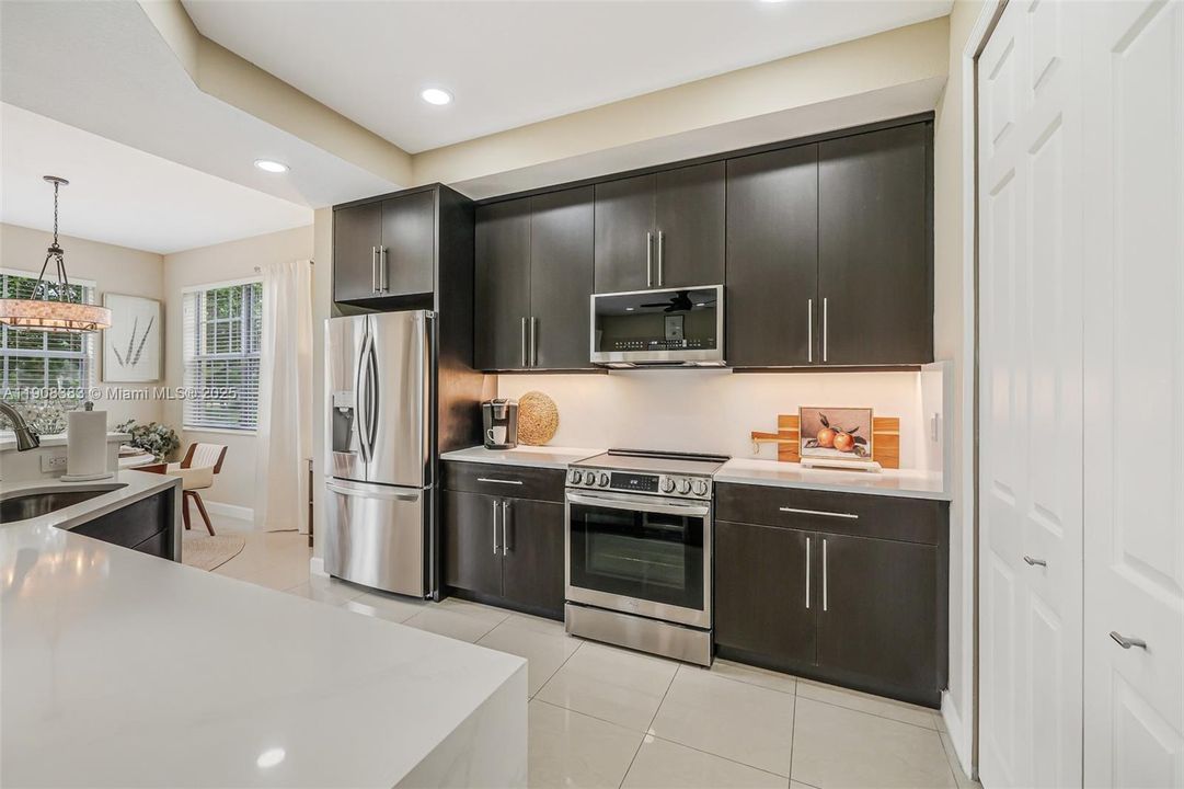 Active With Contract: $520,000 (3 beds, 2 baths, 1401 Square Feet)