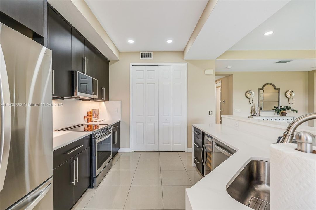 Active With Contract: $520,000 (3 beds, 2 baths, 1401 Square Feet)