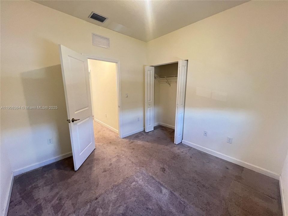 合同活跃: $3,050 (3 贝兹, 2 浴室, 1412 平方英尺)