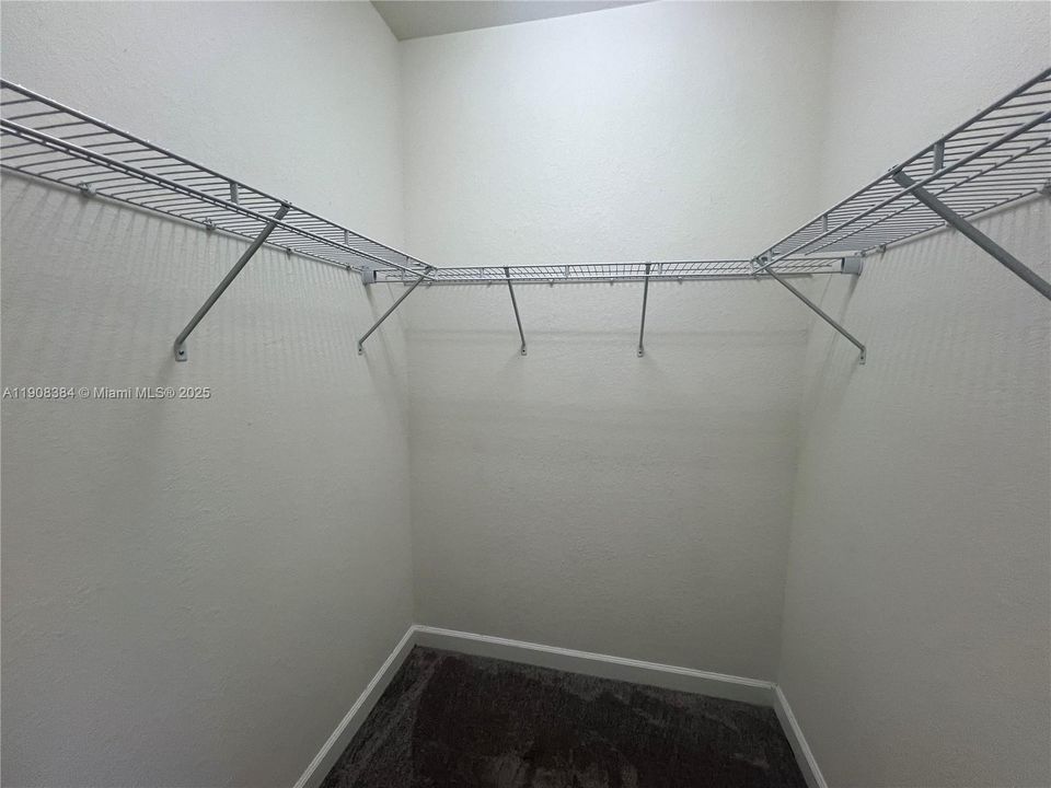 合同活跃: $3,050 (3 贝兹, 2 浴室, 1412 平方英尺)