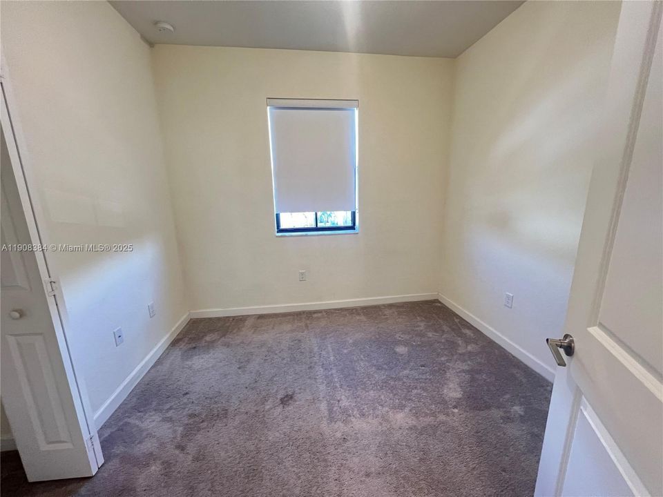 合同活跃: $3,050 (3 贝兹, 2 浴室, 1412 平方英尺)