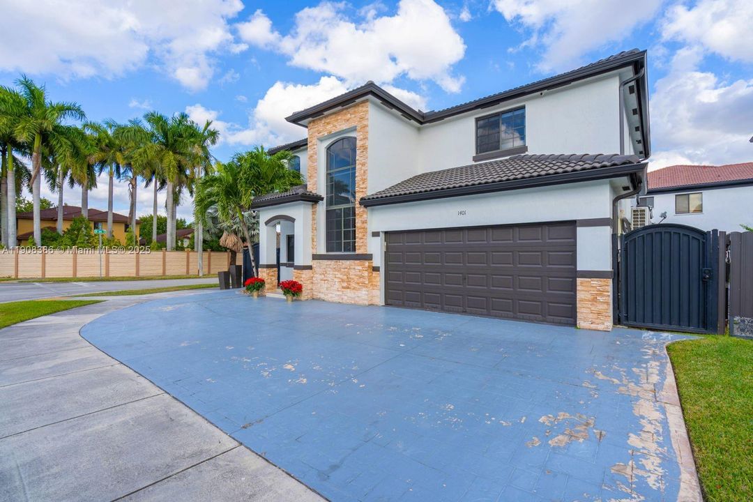 For Sale: $949,800 (4 beds, 3 baths, 2517 Square Feet)