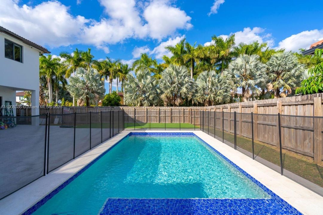 For Sale: $949,800 (4 beds, 3 baths, 2517 Square Feet)