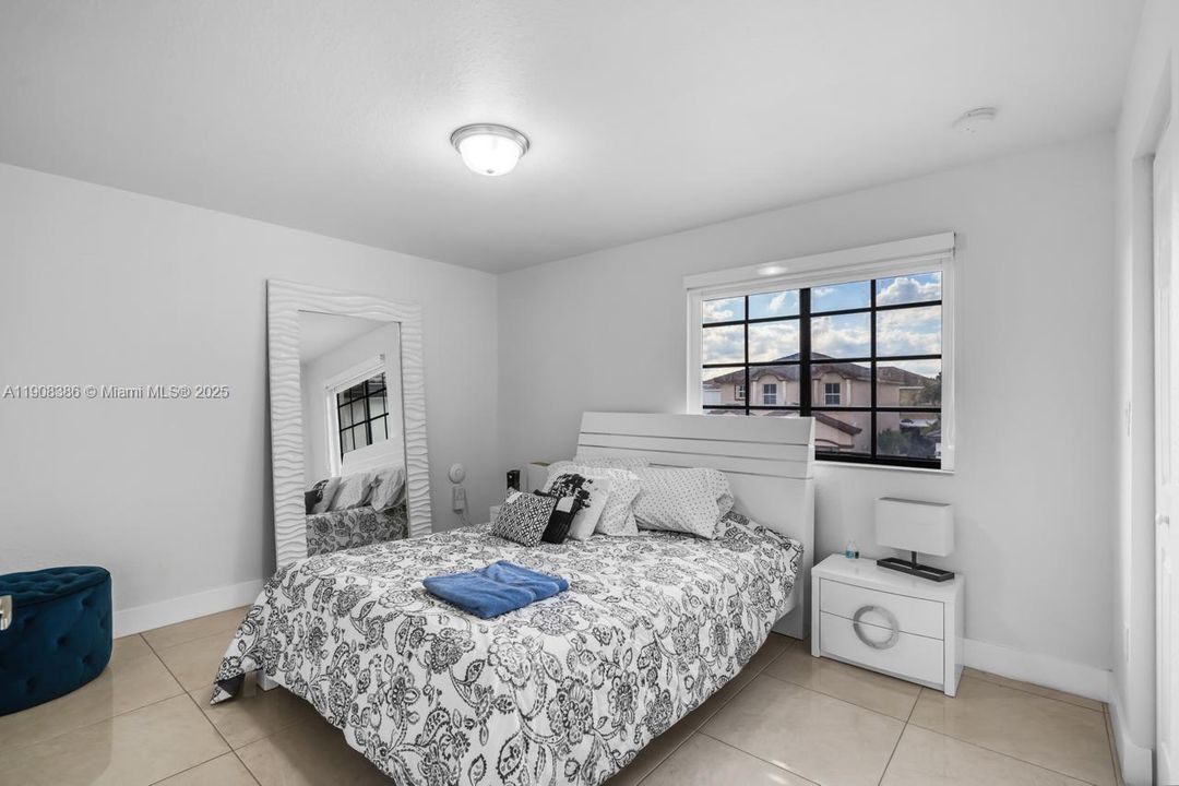 For Sale: $949,800 (4 beds, 3 baths, 2517 Square Feet)