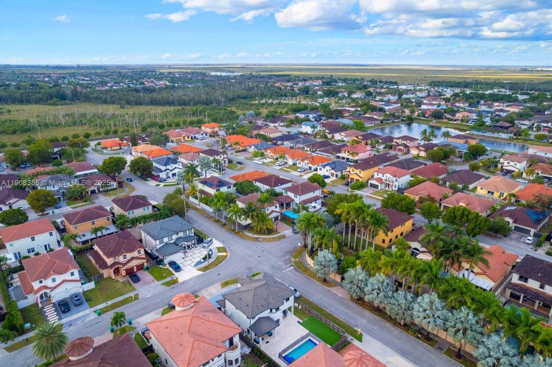 For Sale: $949,800 (4 beds, 3 baths, 2517 Square Feet)