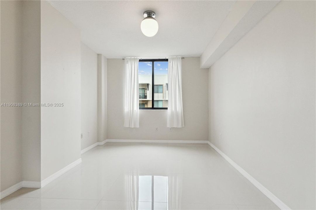 合同活跃: $515,000 (2 贝兹, 2 浴室, 1015 平方英尺)