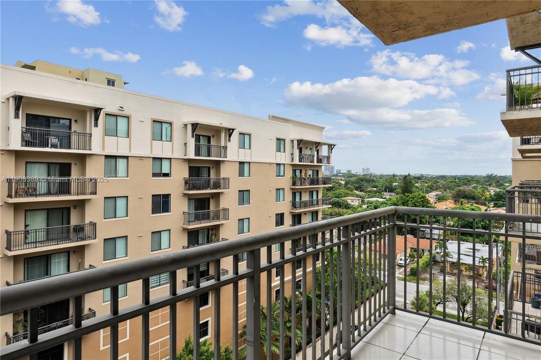 合同活跃: $515,000 (2 贝兹, 2 浴室, 1015 平方英尺)