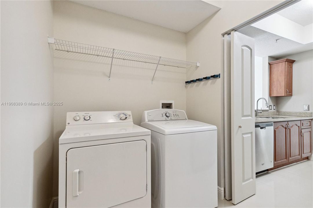 合同活跃: $515,000 (2 贝兹, 2 浴室, 1015 平方英尺)