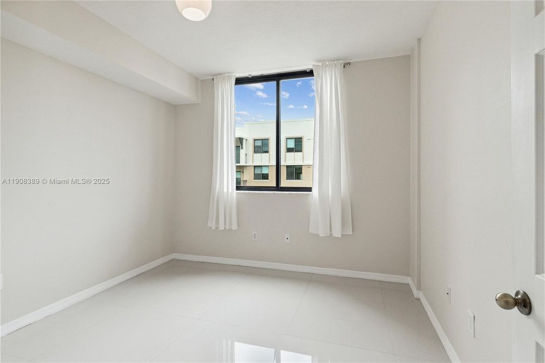 合同活跃: $515,000 (2 贝兹, 2 浴室, 1015 平方英尺)