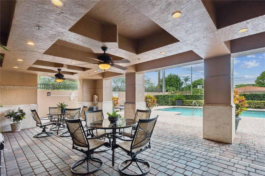 合同活跃: $515,000 (2 贝兹, 2 浴室, 1015 平方英尺)