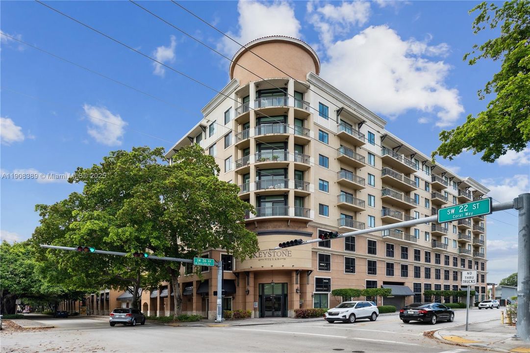 合同活跃: $515,000 (2 贝兹, 2 浴室, 1015 平方英尺)