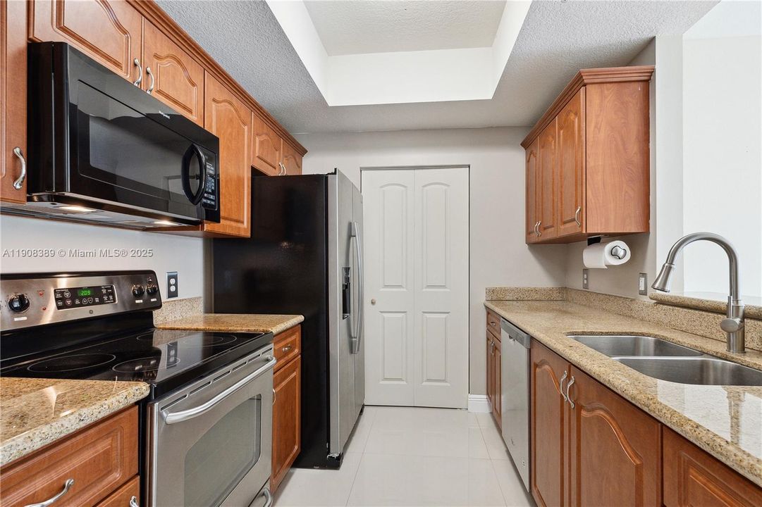 合同活跃: $515,000 (2 贝兹, 2 浴室, 1015 平方英尺)