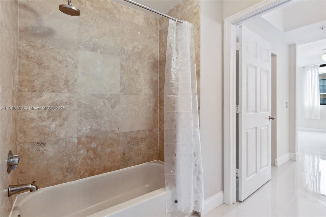 合同活跃: $515,000 (2 贝兹, 2 浴室, 1015 平方英尺)