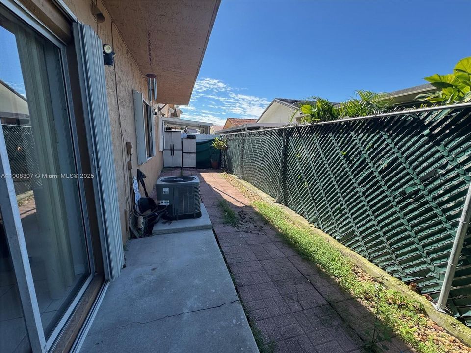 Recently Rented: $2,700 (3 beds, 2 baths, 1220 Square Feet)