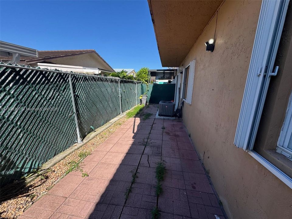 Recently Rented: $2,700 (3 beds, 2 baths, 1220 Square Feet)