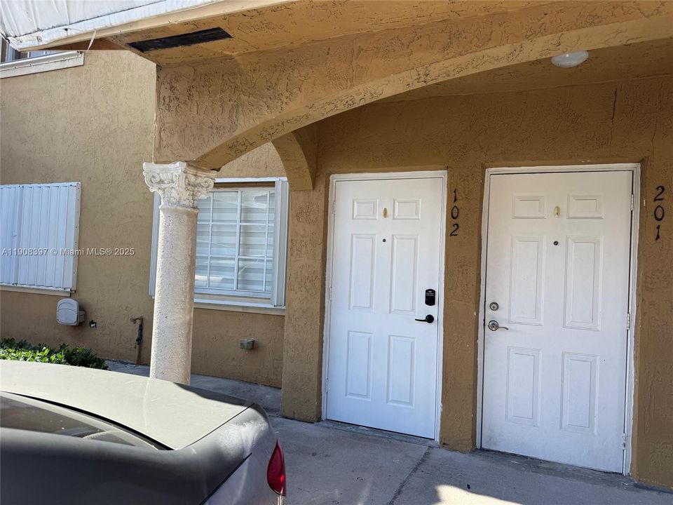 Recently Rented: $2,700 (3 beds, 2 baths, 1220 Square Feet)