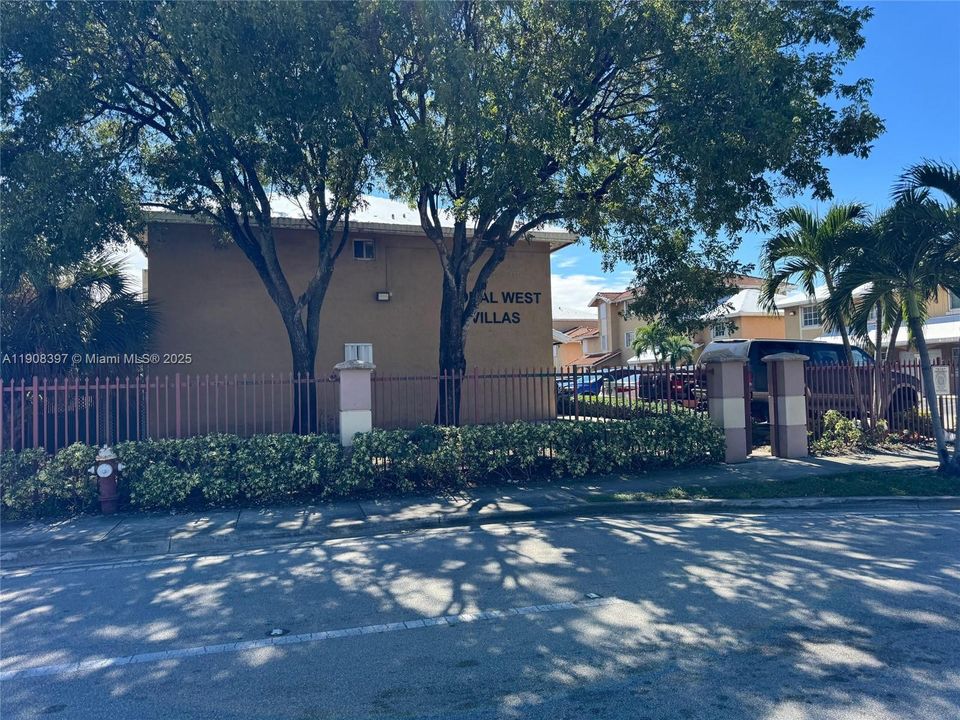 Recently Rented: $2,700 (3 beds, 2 baths, 1220 Square Feet)