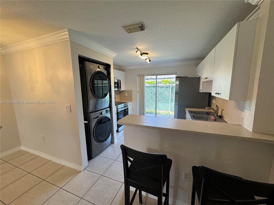 Recently Rented: $2,700 (3 beds, 2 baths, 1220 Square Feet)