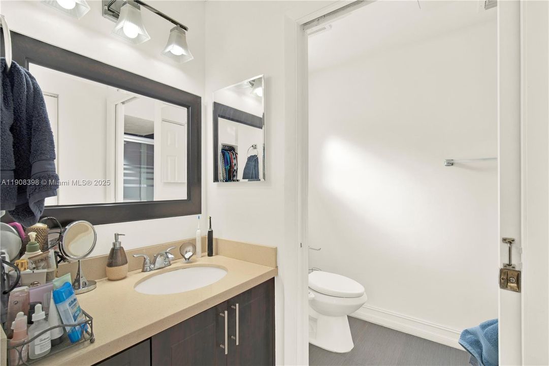 Под контрактом: $2,700 (2 спален, 2 ванн, 1163 Квадратных фут)