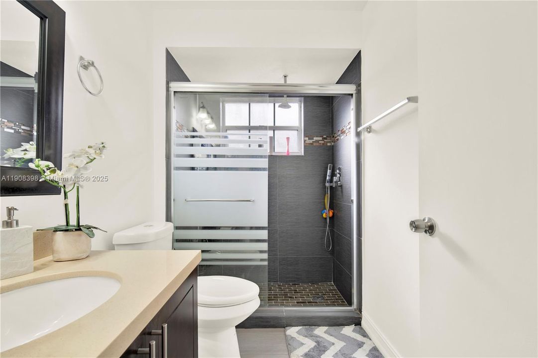 Под контрактом: $2,700 (2 спален, 2 ванн, 1163 Квадратных фут)