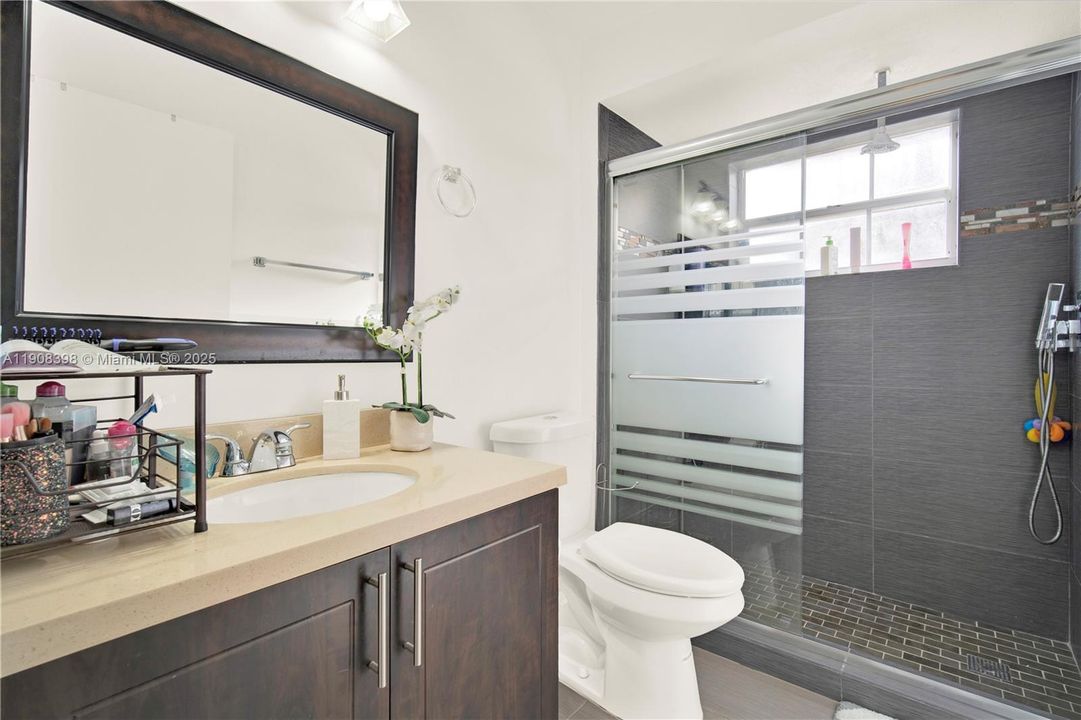 Под контрактом: $2,700 (2 спален, 2 ванн, 1163 Квадратных фут)