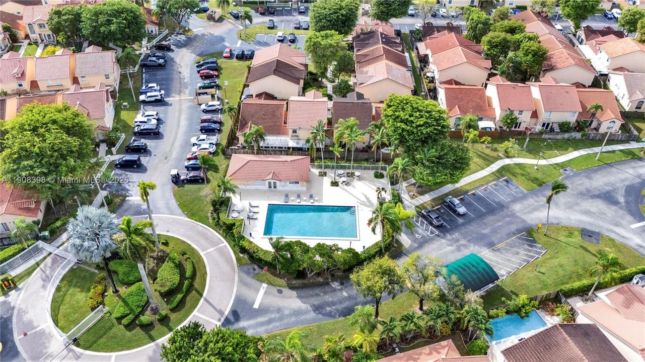 Под контрактом: $2,700 (2 спален, 2 ванн, 1163 Квадратных фут)