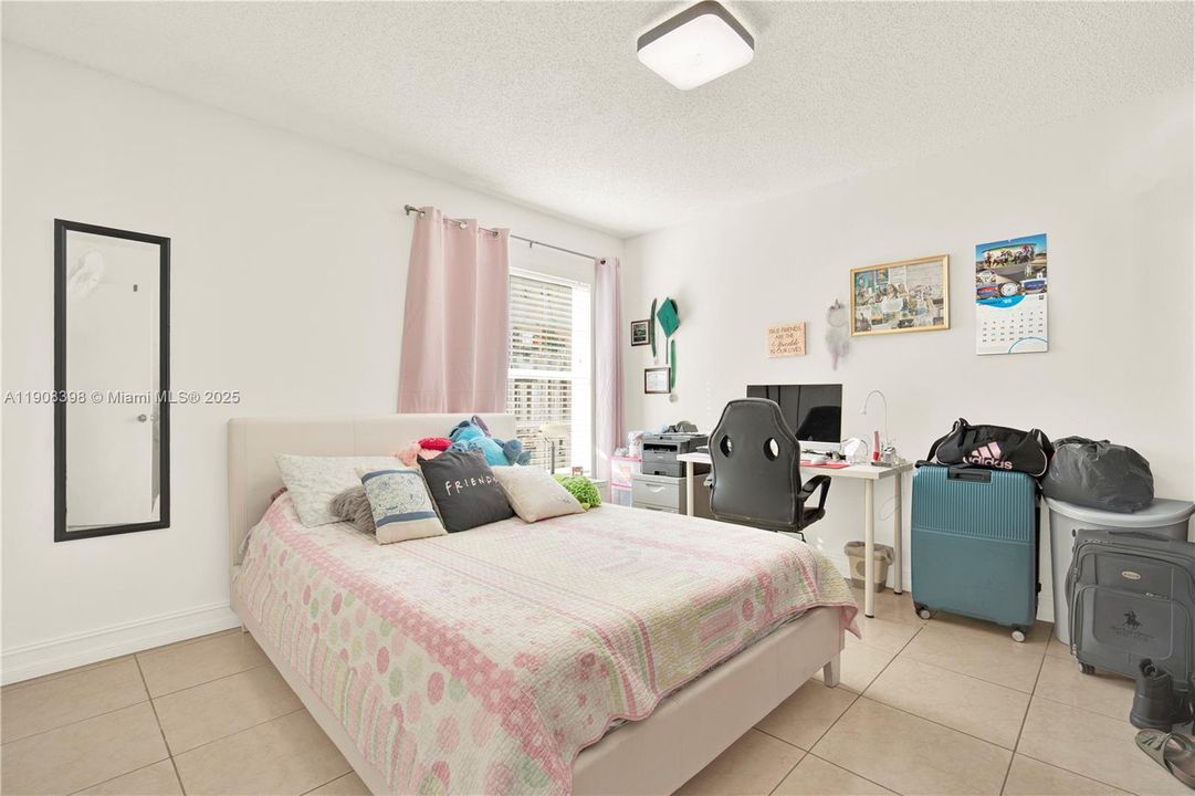 Под контрактом: $2,700 (2 спален, 2 ванн, 1163 Квадратных фут)