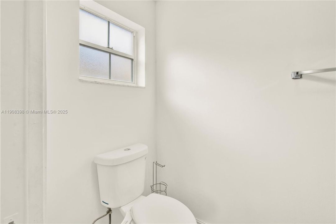 Под контрактом: $2,700 (2 спален, 2 ванн, 1163 Квадратных фут)