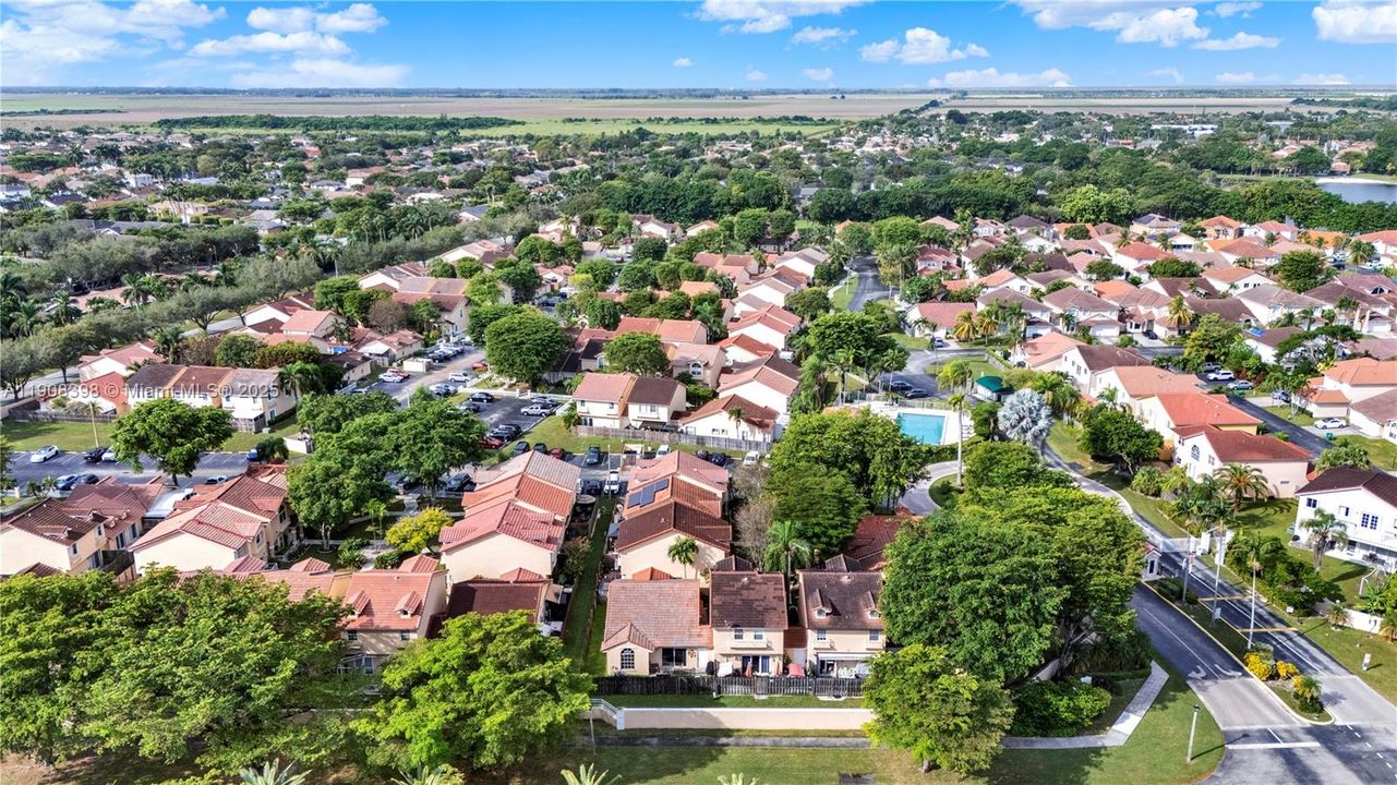 Под контрактом: $2,700 (2 спален, 2 ванн, 1163 Квадратных фут)