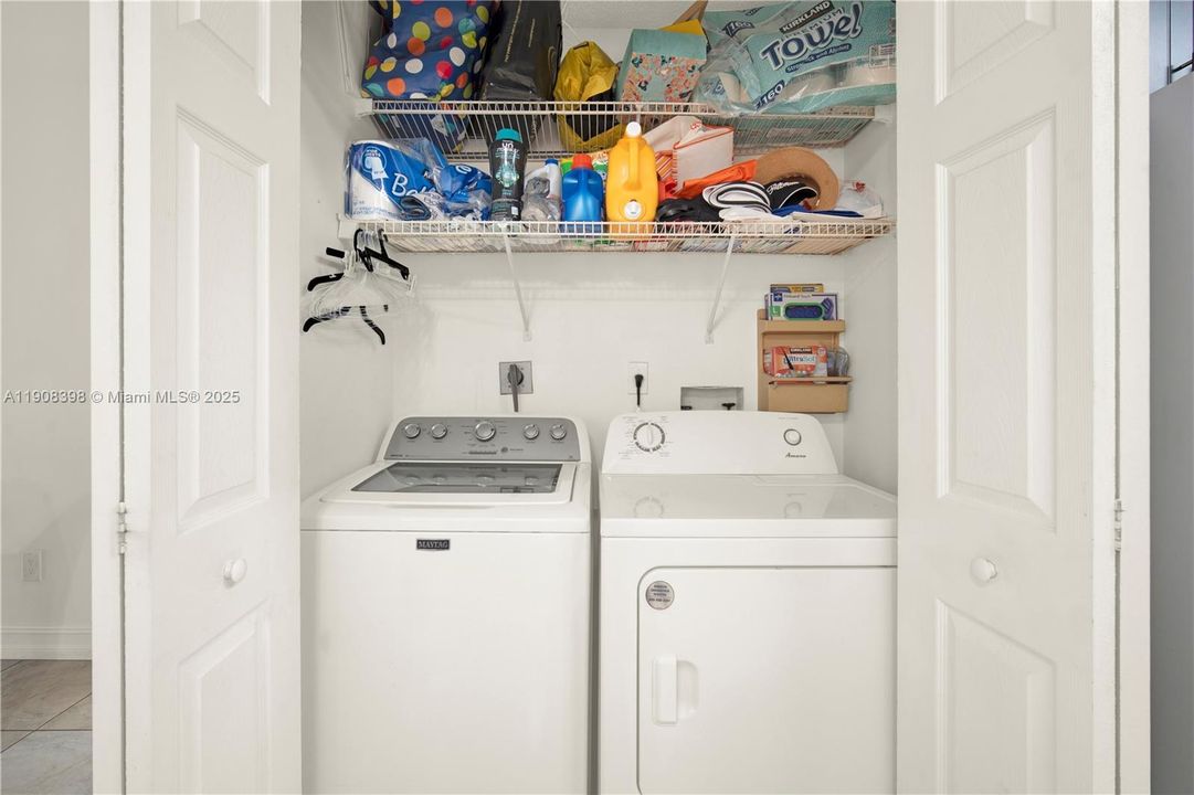 Под контрактом: $2,700 (2 спален, 2 ванн, 1163 Квадратных фут)