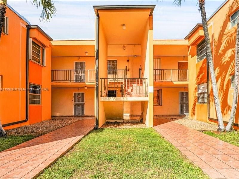 На продажу: $295,000 (2 спален, 1 ванн, 1015 Квадратных фут)