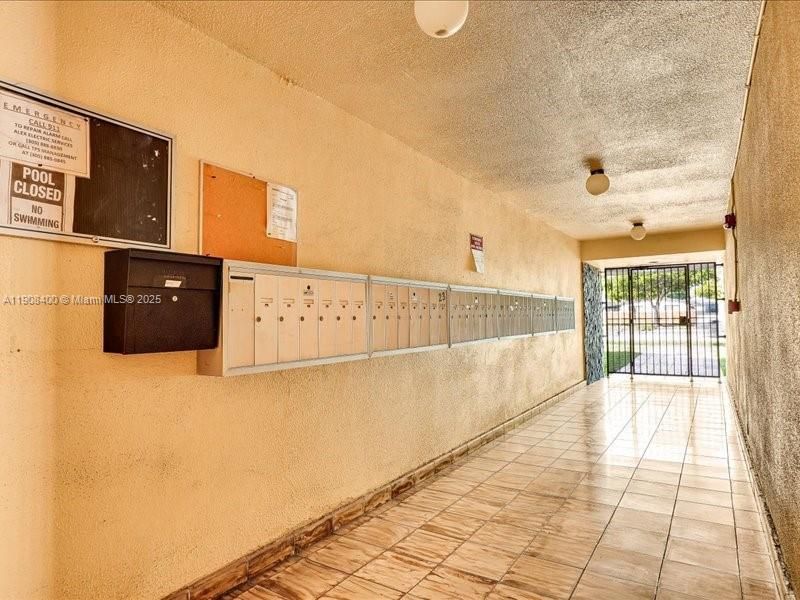 На продажу: $295,000 (2 спален, 1 ванн, 1015 Квадратных фут)