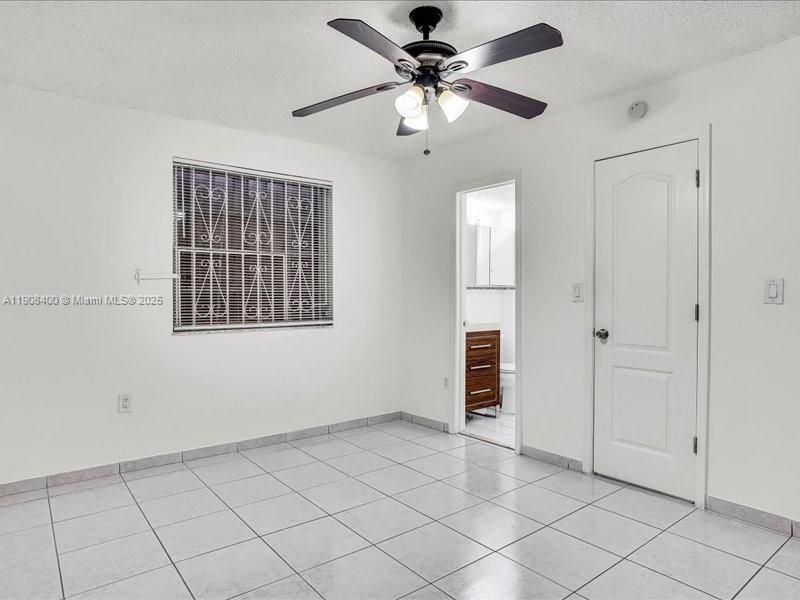 На продажу: $295,000 (2 спален, 1 ванн, 1015 Квадратных фут)