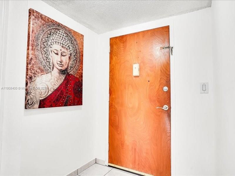 На продажу: $295,000 (2 спален, 1 ванн, 1015 Квадратных фут)