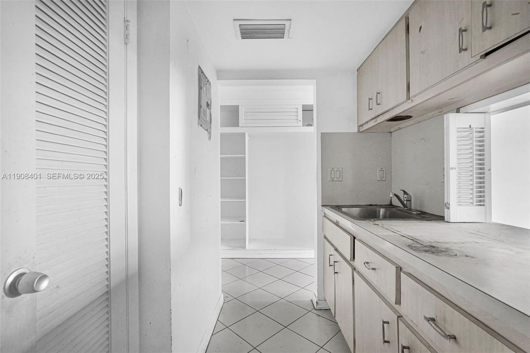 For Sale: $130,000 (0 beds, 1 baths, 490 Square Feet)