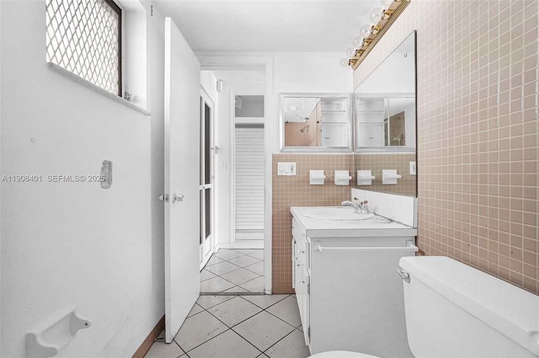 For Sale: $130,000 (0 beds, 1 baths, 490 Square Feet)