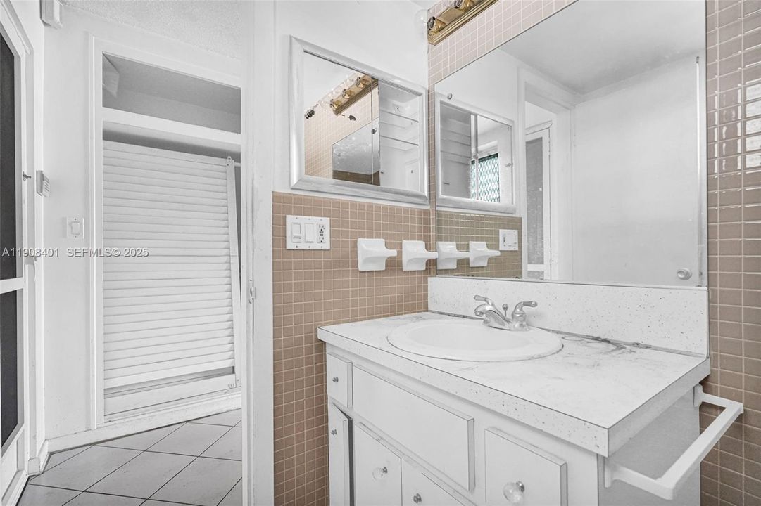 For Sale: $130,000 (0 beds, 1 baths, 490 Square Feet)