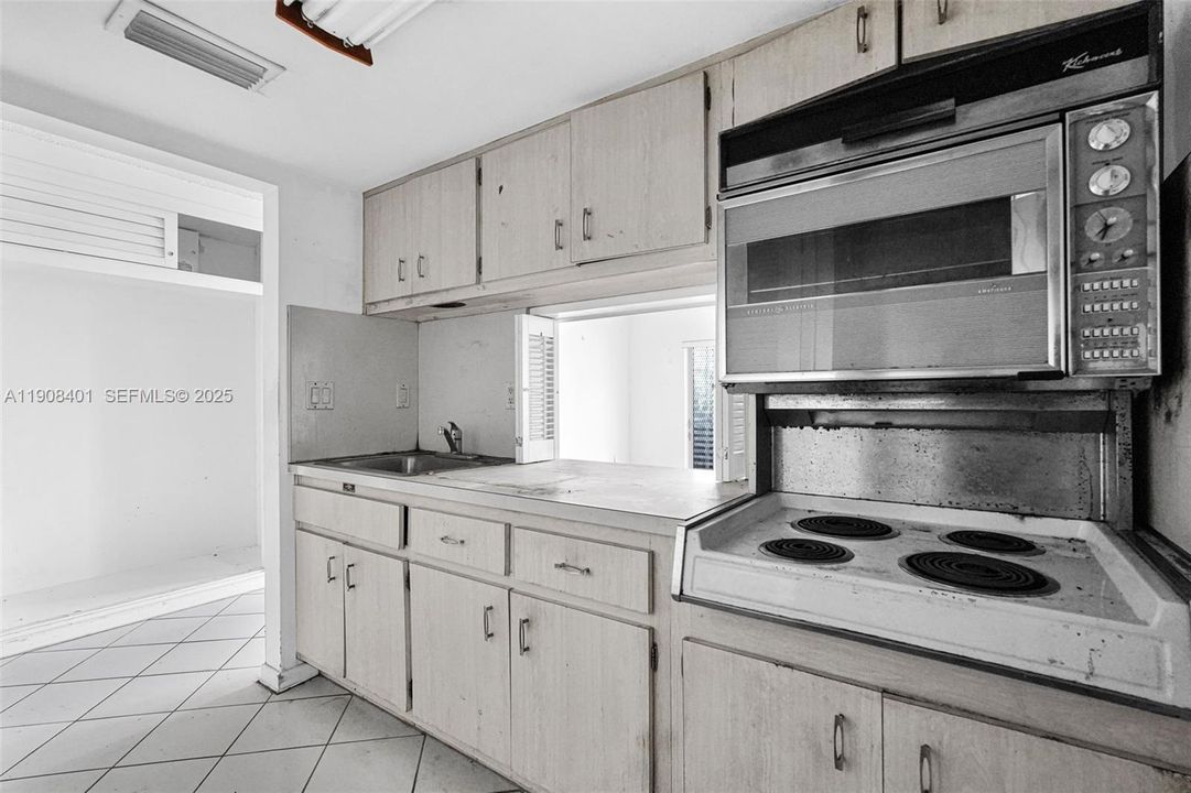 For Sale: $130,000 (0 beds, 1 baths, 490 Square Feet)