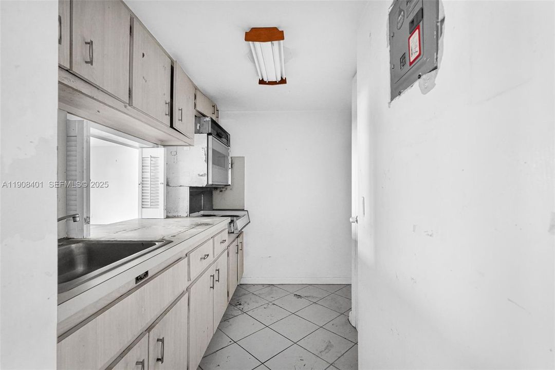 For Sale: $130,000 (0 beds, 1 baths, 490 Square Feet)