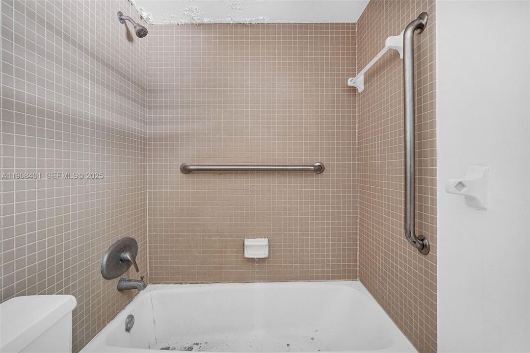 For Sale: $130,000 (0 beds, 1 baths, 490 Square Feet)