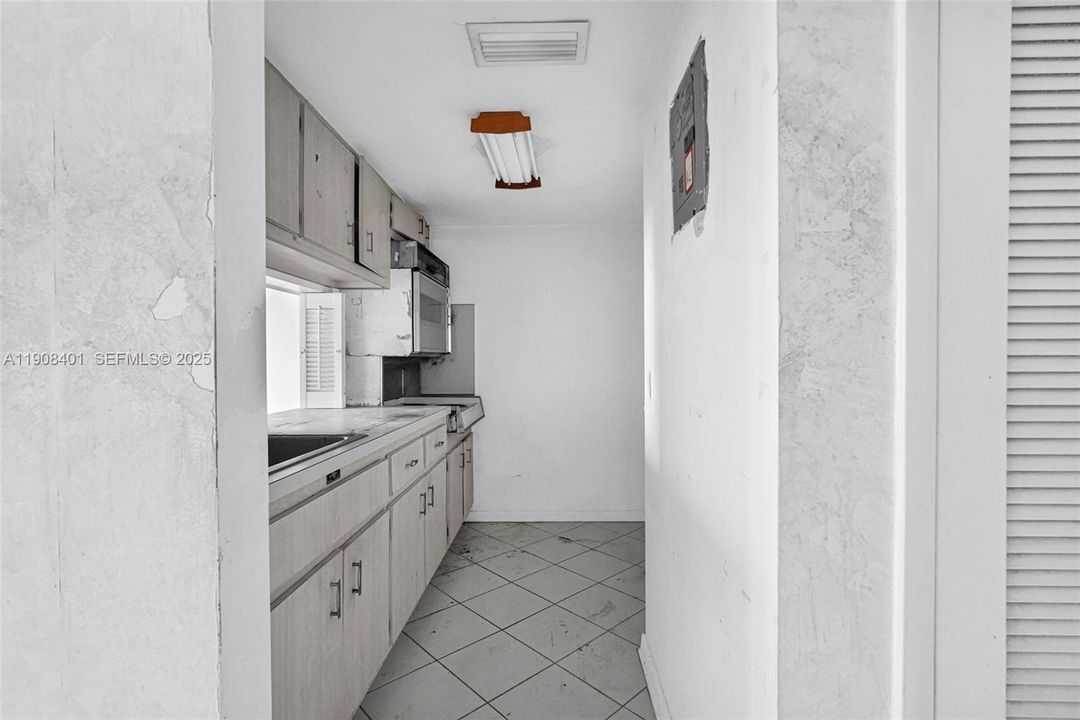 For Sale: $130,000 (0 beds, 1 baths, 490 Square Feet)