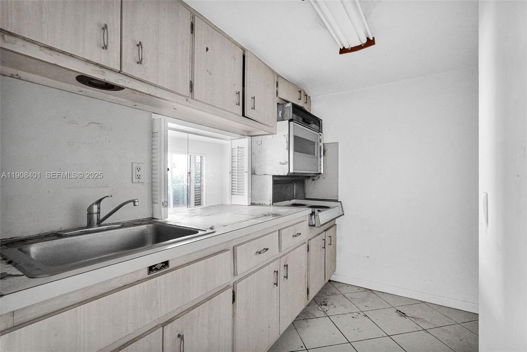 For Sale: $130,000 (0 beds, 1 baths, 490 Square Feet)