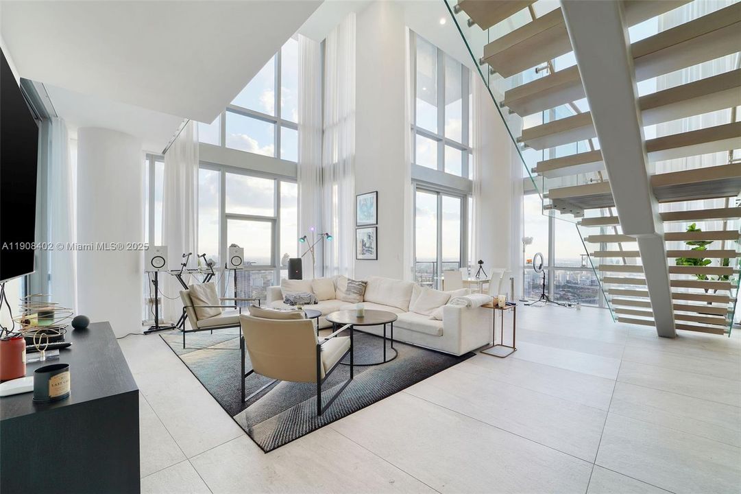 For Rent: $34,000 (4 beds, 5 baths, 3800 Square Feet)