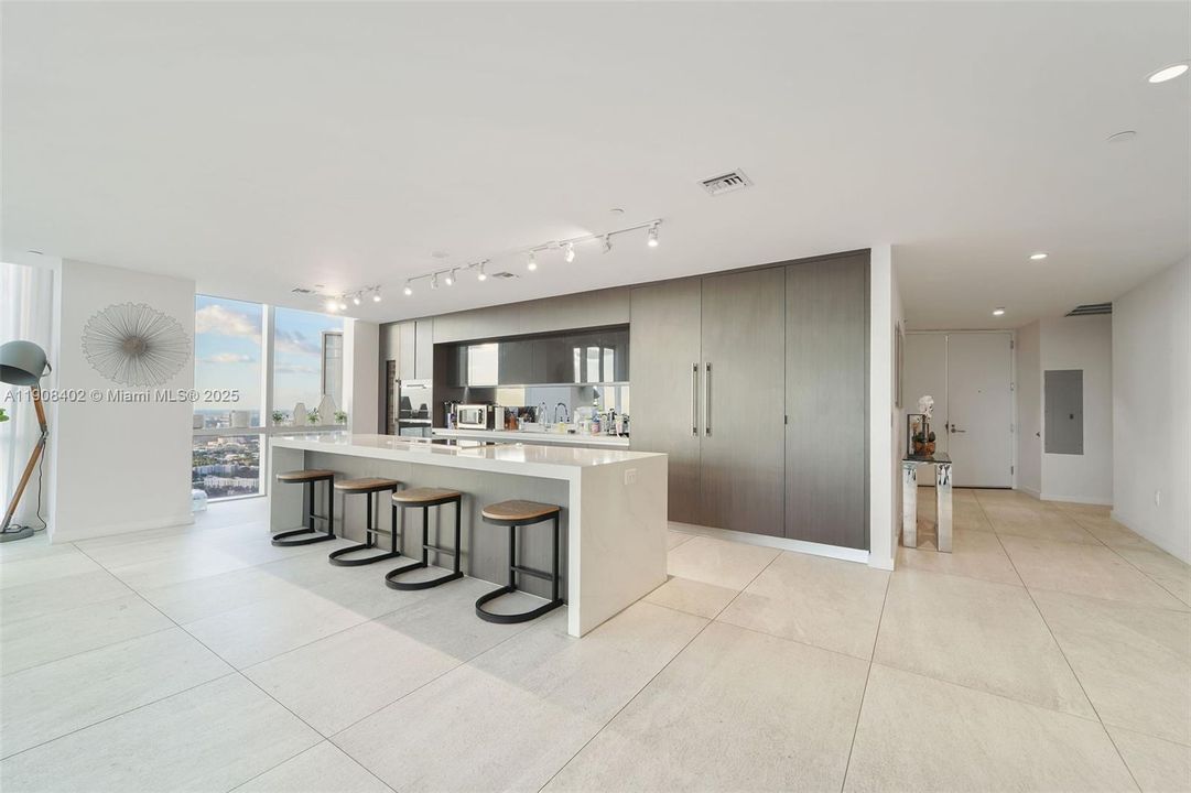 For Rent: $34,000 (4 beds, 5 baths, 3800 Square Feet)